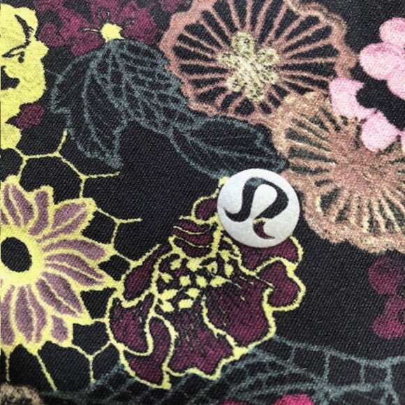 Lululemon Wunder Under Crop (Hi-Rise) Leggings 21" in Colour Fluorolace Multi, 6 - Picture 9 of 11